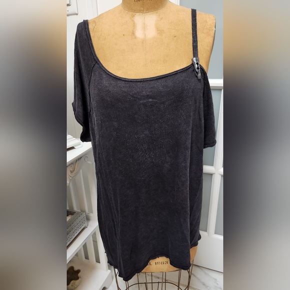 WE THE FREE Charcoal Black One Shoulder Short Sleeve Top EUC - Picture 2 of 6